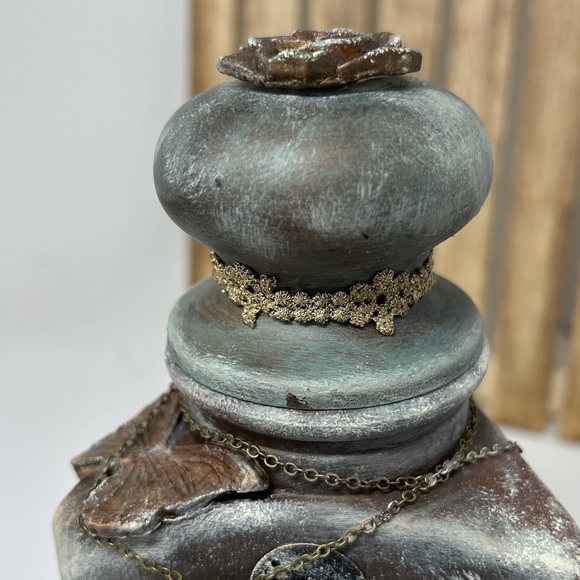 Hand Crafted One of a Kind Gothic Decorative Bottle with Roses and Skull - Picture 4 of 15